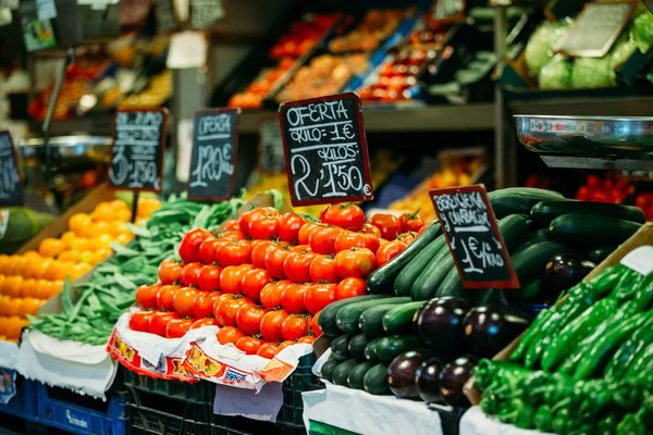 Dénicher des trésors cachés : les meilleurs marchés et foires inconnus en France